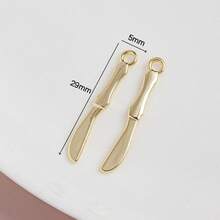 5件套巴黎早餐咖啡系列合金吊坠，包括咖啡豆、羊角面包、巧克力棒、布丁、甜甜圈、茶壶、杯子和餐具等造型，适合DIY项链、手链、耳环、钥匙扣等饰品制作。 - 彩色 - 查看 8