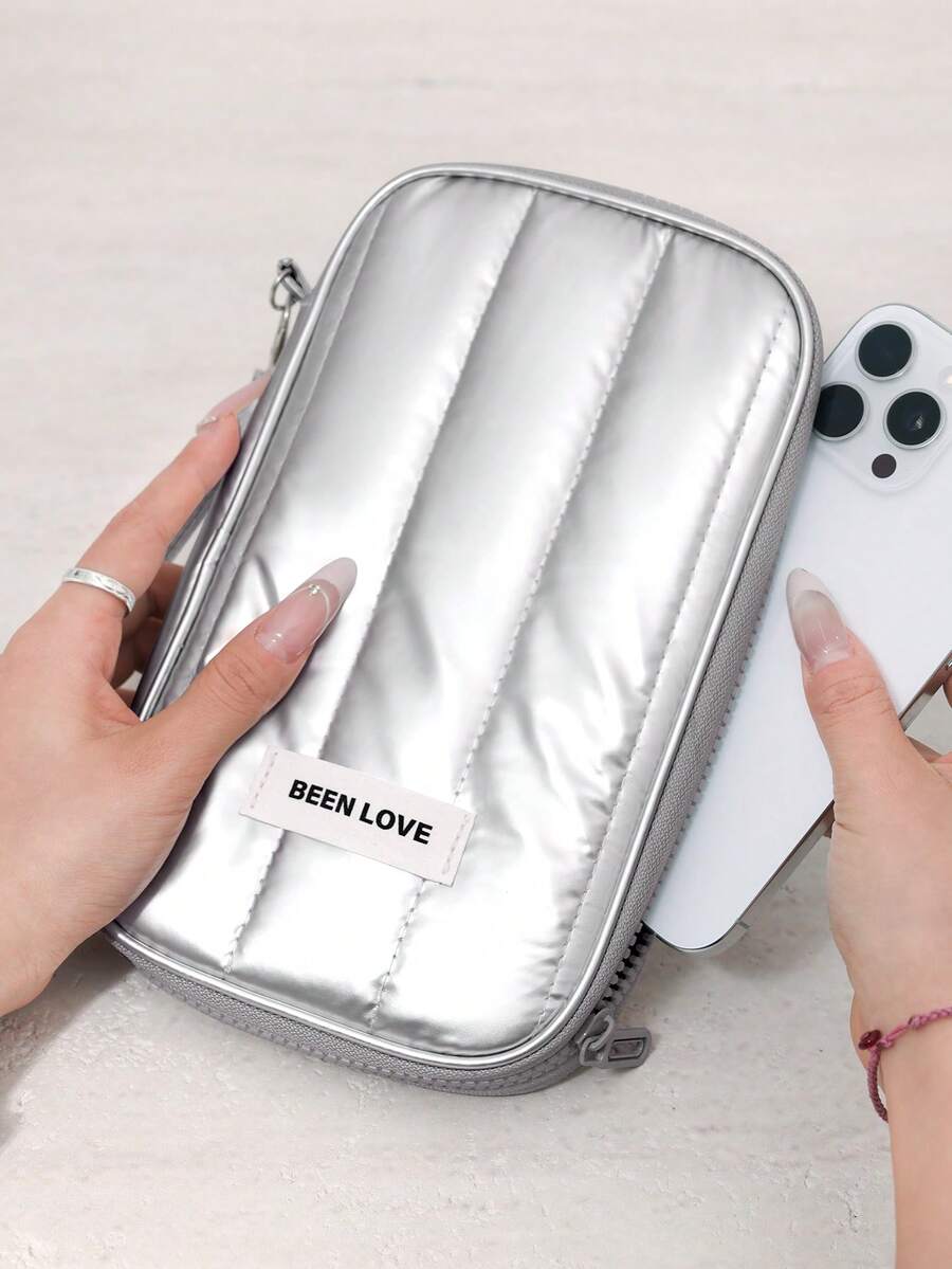 1个RFID屏蔽护照包，高品质旅行护照夹，可收纳多本护照、旅行票据卡等文件，配有可拆卸腕带，情人节礼物，送给妻子或女友的旅行必备佳品，适合假期旅行，四季皆宜：春、夏、秋、冬，也适合家庭旅行。