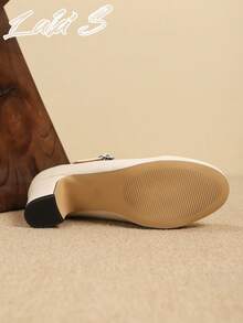 女士 T 型带镂空高跟鞋，圆头厚底浅口鞋，带扣闭合，方便穿着，适合派对、婚礼、圣诞节、工作通勤、商务、度假，颜色：杏色（注意：鞋子尺码偏大，脚窄/瘦的人可能需要订购小 0.5 码或在购买前查看尺码表）