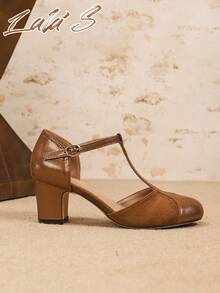 女士复古优雅天鹅绒圆头粗跟T字带镂空设计搭扣高跟玛丽珍鞋,适合派对/婚礼/办公室通勤/商务礼仪,春/夏/秋/冬皆宜,棕色高跟鞋,可搭配连衣裙、芭蕾平底鞋、拉丁舞鞋。 - 棕色 - 查看 5