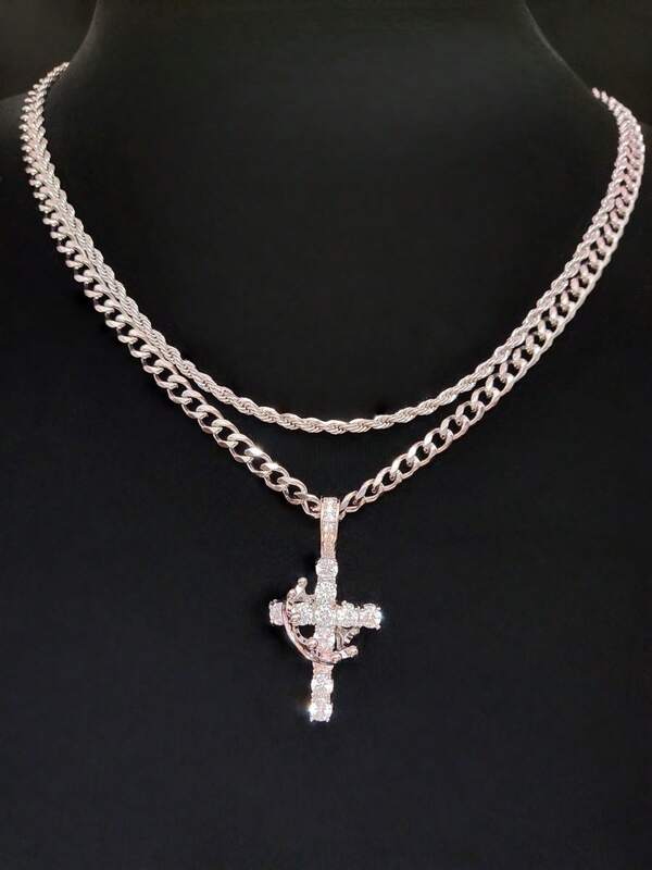 قلادة بسلسلة من الفولاذ المقاوم للصدأ 2 قطعة مع قلادة معلقة بصليب من الزركونيا المكعبة وتاج متحرك، قلادة بندانت هيب هوب بنكية، مجوهرات عتيقة متعددة الطبقات، مناسبة للارتداء اليومي أو الحفلات، هدية عيد الحب