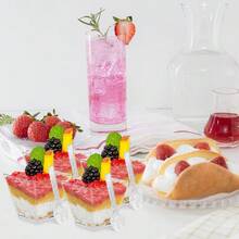 60ml/2oz Copas de postre plateadas, 50 UNIDADES Copas de postre de plástico + 50 UNIDADES Cucharas de plástico, reutilizables, ideales para postres DIY, chocolates enlatados, cremas, pudines y fiestas de mousse, copas de postre medianas