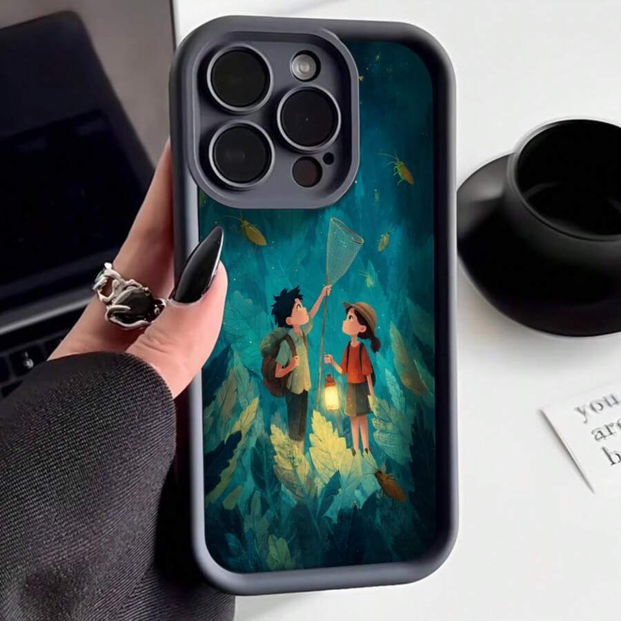 Cubierta de telefono con diseño de bosque mágico y personajes exploradores color azul oscuro para iPhone 14 Pro Max estuche protector con ilustracion de aventura en la naturaleza ideal para amantes de la fantasia y viajes - Blanco - Ver 1