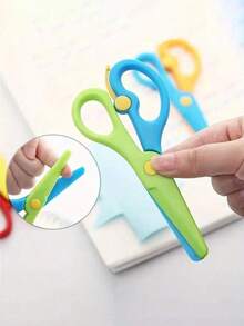 2pcs/4pcs Plastic Safety Scissors, Non-Pinch Scissors, Suitable For Student Handicraft Training, Dual-Color Preschool Children's Paper Cutting Craft Materials (Random Color), Suitable For Boys And Girls
