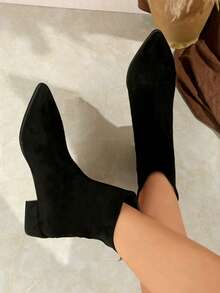 Mẫu bốt cổ ngắn ôm sát, co giãn, đa năng mới năm 2025 dành cho nữ, bốt cổ ngắn mũi nhọn kiểu Pháp, gót dày, đơn giản và thời trang, phong cách miền Tây. - màu đen - Xem 5