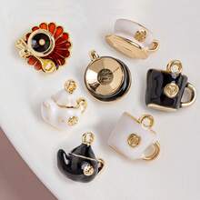 5件套巴黎早餐咖啡系列合金吊坠，包括咖啡豆、羊角面包、巧克力棒、布丁、甜甜圈、茶壶、杯子和餐具等造型，适合DIY项链、手链、耳环、钥匙扣等饰品制作。 - 彩色 - 查看 12