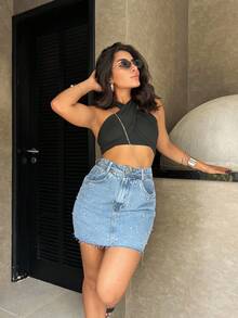 saia Jeans feminino alça poliamida  short saia casual com bolso com brilho - Lavagem Média - Visão 4