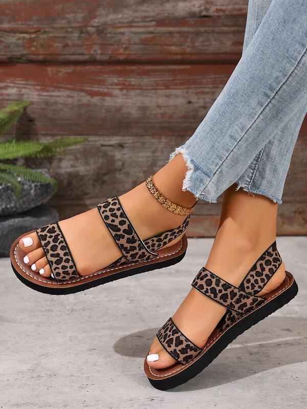 Sandalias planas con cuña y banda elástica de moda versátil para mujer, sandalias con estampado de leopardo sexy, sandalias de punta redonda negras ligeras para fiesta hawaiana, uso en interiores y exteriores, con suela de plástico suave, para verano