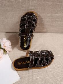 Children Fashion Outdoor Sandals Summer Square Toe Flat Shoes Strap Sandals New Style Girls Shoes Stylish Beach Slippers