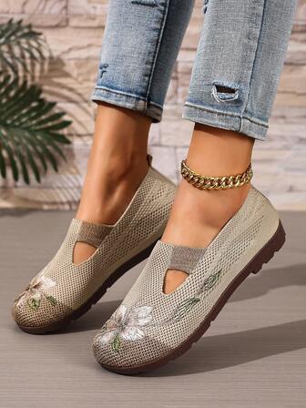 2025 New Women Casual Sneakers, Flat, Slip-On, Breathable, Versatile, Solid Color