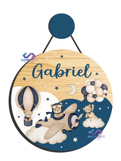 Enfeite Porta Maternidade Urso Aviador Aquarela 3 - Decoração quarto infantil - bebê. Nome personalizado em 3d. Pendurador Incluso. Guirlanda Redonda.