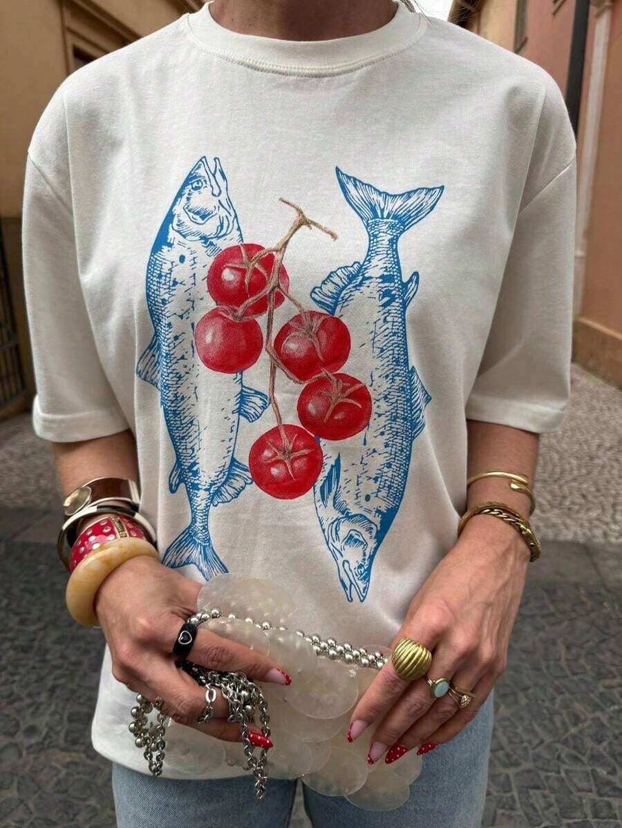 Camiseta Feminina Gola Redonda Estampa do Momento SARDINHA & TOMATE Blusa em 100%Algodão Premium Manga Curta Gola Redonda - Branco - Visão 1