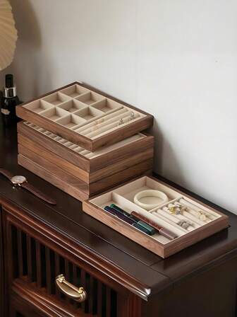 6/1 pièce, Plateau organisateur de bijoux élégant de couleur noyer pour colliers et bagues, support de présentation de bijoux de style pour la maison et les voyages, cadeau parfait pour les filles et les femmes, boîte de rangement chic pour les occasions spéciales, idéal pour les anniversaires, les célébrations d'anniversaire et les fêtes, valorisez votre collection de bijoux avec cet organisateur polyvalent et fonctionnel, gardez vos accessoires précieux bien rangés et ordonnés, un incontournable pour les passionnés de mode et les amateurs de bijoux, rehaussez l'esthétique de votre coiffeuse avec cette solution de rangement magnifiquement conçue.