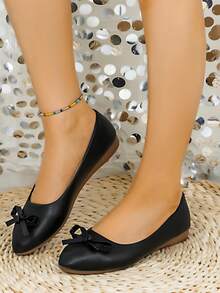 حذاء بدون كعب مزين بفيونكة للنساء ذوات الأحجام الكبيرة، طراز حلو للتنقل اليومي، رأس مدبب، وصول جديد ربيع/خريف 2025، أحذية باليه