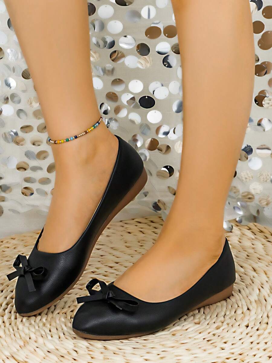 حذاء بدون كعب مزين بفيونكة للنساء ذوات الأحجام الكبيرة، طراز حلو للتنقل اليومي، رأس مدبب، وصول جديد ربيع/خريف 2025، أحذية باليه