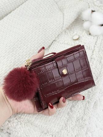 SOUTHLAND&KANGAROO Med en Pom-Pom-berlock, krokodilpräglad fliksten präglad spänne mode korthållare smal lättviktig bärbar kontanter pengar ID-kort kreditkort myntficka för födelsedagspresent present årsdag jul på alla hjärtans dag älskare kvinnlig dam flickor kvinnor tonåringar för universitetsstudent skolstudent, väska skolmaterial för skolan studentrum och tillbaka till skolan