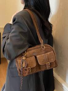 Die braune Version ist eine stilvolle, klassische und vielseitige Tasche aus Wildleder, mit mehreren Taschen, einer Schultasche, einer Umhängetasche, Anhängerdekoration, geeignet für Reisen, Einkaufen, Pendeln, Partys, Dates und Silvester-Outfits.