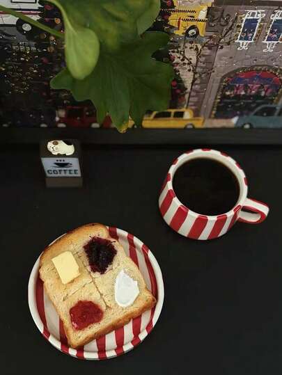 1pc/2pcs Minimalist Hand-Painted Red Stripe Ceramic Coffee Cup & Saucer Set, Practical Household Mug, Breakfast Cup, One Designed Niche Coffee Cup, One Ins-Style Creative Small Butterfly Dish, Snack Plate, Cake & Dessert Plate, Small Appetizer Plate, Afternoon Tea Tableware Set