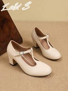 女士 T 型带镂空高跟鞋，圆头厚底浅口鞋，带扣闭合，方便穿着，适合派对、婚礼、圣诞节、工作通勤、商务、度假，颜色：杏色（注意：鞋子尺码偏大，脚窄/瘦的人可能需要订购小 0.5 码或在购买前查看尺码表）