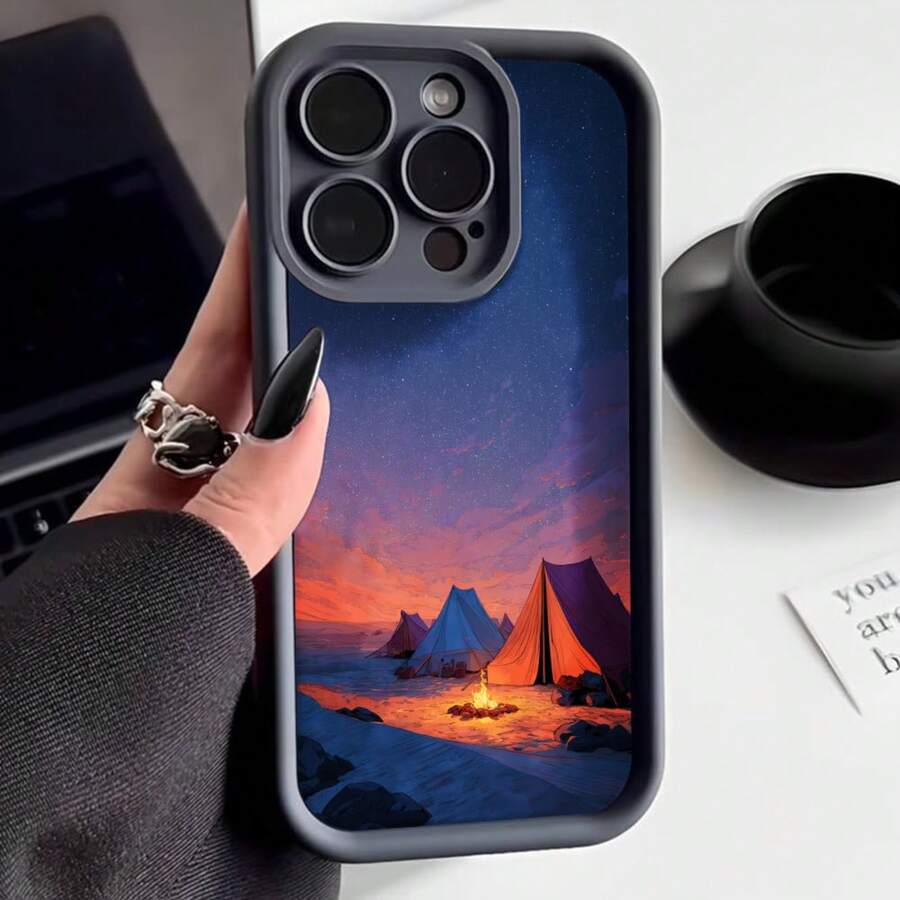 Cubierta de teléfono con borde protector color gris oscuro diseño de campamento al atardecer con tiendas de campaña y fuego en la montaña para uso diario y viajes - Blanco - Ver 1