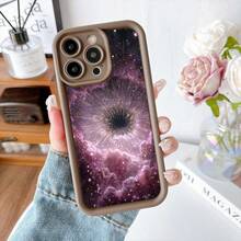 Cubierta de telefono con borde negro y diseño de galaxia estelar en tonos morados y rosados para iPhone 14 Pro Max estilo espacial elegante para uso diario y viajes - Negro - Ver 5