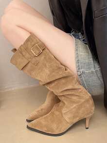 Botas altas de tacón de aguja y tacón de gatito con punta arrugada, estilo estilizante, para mujer, de unicolor, elegantes, con hebilla, para fiesta, oficina y exterior, nueva colección Otoño/Invierno 2025 - Caqui - Ver 2