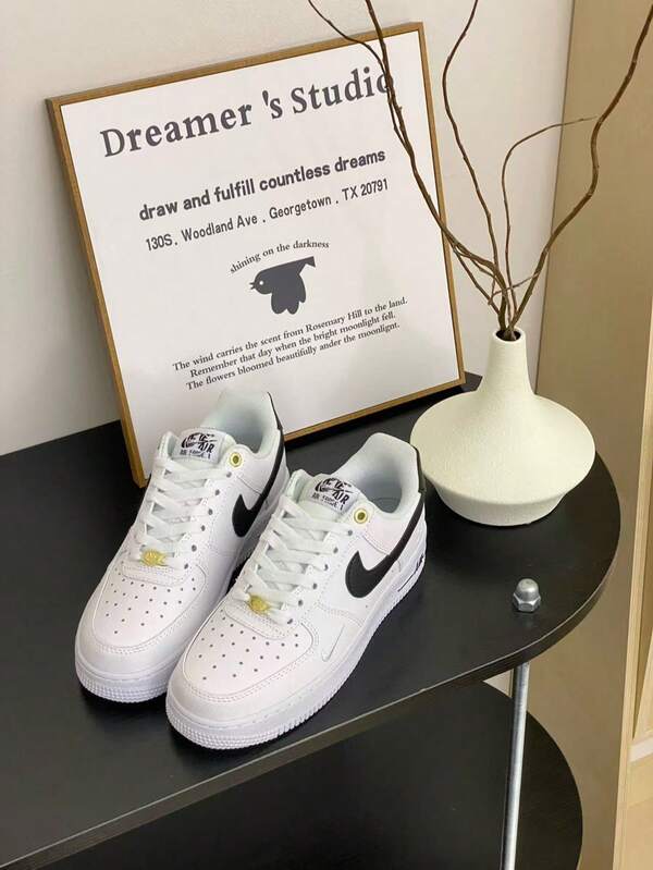 2025 New   SE Comfortable Sporty Fashion Low-Top Sneakers, Unisex Black & White