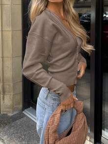 Y2K阳光女孩风格性感纯色纽扣设计长袖V领开衫毛衣，适合春季、情人节、返校季穿着。 - 咖色 - 查看 6