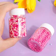 2000 piezas de cuentas Perler de 2.6mm de color rosa en botellas pequeñas recargables, ligeras y portátiles, adecuadas para hacer accesorios DIY y pequeñas decoraciones artesanales