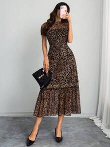 Đầm maxi nữ phong cách Gothic thanh lịch màu đen, họa tiết hoa nhiều màu sắc, cổ tròn, tay ngắn, phối lưới, viền bèo nhún ở eo, thích hợp cho mùa hè. - Nhiều màu - Xem 4