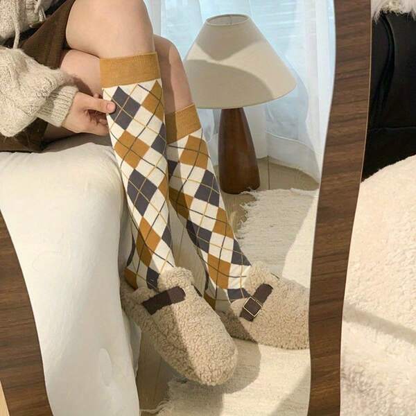 1 Pair Women's Retro Diamond Pattern Long Socks, Warm Floor Socks, Fashion & Casual, Multi-Color Options, Autumn/Winter