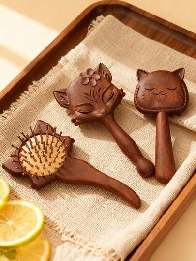 1 szt. grzebień do masażu z rzeźbionym drewnem sandałowym, delikatny grawerowany, unikalny wzór lisa i kota, miękka poduszka powietrzna, masaż skóry głowy, nadaje się do użytku domowego i jako prezent, szczotka do włosów, szczotka do zaczesania włosów do tyłu, szczotka do stylizacji, szczotka do kręconych włosów, szczotka do krawędzi, grzebień do włosów, szczotka do włosów, zestaw szczotek do włosów, grzebień do włosów, grzebień do loków, szczotka do rozczesywania, szczotka do włosów dla kobiet, włosy, podróże, produkty do włosów, narzędzia do włosów, akcesoria do włosów, fryzjer, akcesoria fryzjerskie, salon fryzjerski, sprzęt fryzjerski