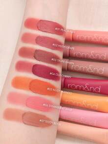 Rom&nd Romand Matte Lipstick 07 Teddy Beige, Lightweight Mousse Texture, Gradient Iridescent, Non-Sticky Mirror Design, Warm Tone Brightens Complexion, 12-Hour Wear, Easy To Layer, Infused With Hyaluronic Acid For Soft Focus Care, Portable Romantic Lipstick, Creates Instant Radiance For Office, Easy To Photograph, Korean Makeup, 8g/0.28oz - 07 TEDDY BEIGE - 查看 2