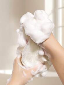 1个二合一双面沐浴海绵，带挂绳，花形沐浴刷，白色/随机颜色，带弹性抽绳口袋的肥皂泡网袋，男女通用，柔软不刺激皮肤，适用于沐浴、身体去角质和背部按摩。 - 多色 - 查看 10