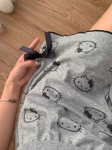 Sanrio 2 Peças Conjunto de Pijama Top de Manga Curta e Shorts com Estampa Cartoon da Hello Kitty para Mulheres, Ajuste Folgado e Confortável, Adequado para Todas as Estações, Conjunto de Duas Peças