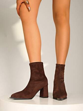 2025款小号高跟短靴，法式修身踝靴，增高，绒面短靴，粗跟，秋冬季，酒红色鞋跟