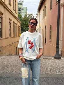 Camiseta Feminina Gola Redonda Estampa do Momento SARDINHA & TOMATE Blusa em 100%Algodão Premium Manga Curta Gola Redonda - Branco - Visão 2