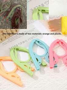 Cuier de haine pliabil portabil de călătorie - Plastic multicolor, Design antiderapant, Economie de spațiu, Livrare în culori aleatorii - Potrivit pentru depozitarea valizelor, Organizarea dulapului, Vacanță în croazieră/plajă, Rechizite pentru întoarcerea la școală - Suport de haine multifuncțional, Cuier pentru haine, Suport de uscare, Cuier antiderapant, Accesorii de călătorie, Articole esențiale pentru vacanță, Rechizite pentru vacanța de vară, Cuiere pentru magazine