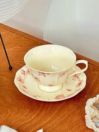 一套法式浪漫蓝色花卉陶瓷杯碟，包括果汁杯、茶杯、甜点盘、餐盘、小吃盘、水果盘，适合聚会、招待客人、馈赠亲友、烛光晚餐等场合。