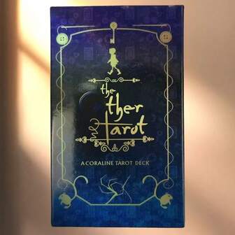 奇幻之旅！诡异而精美的塔罗牌，完美呼应电影中奇幻的冒险故事。是象征性解读和奇幻爱好者的理想之选。