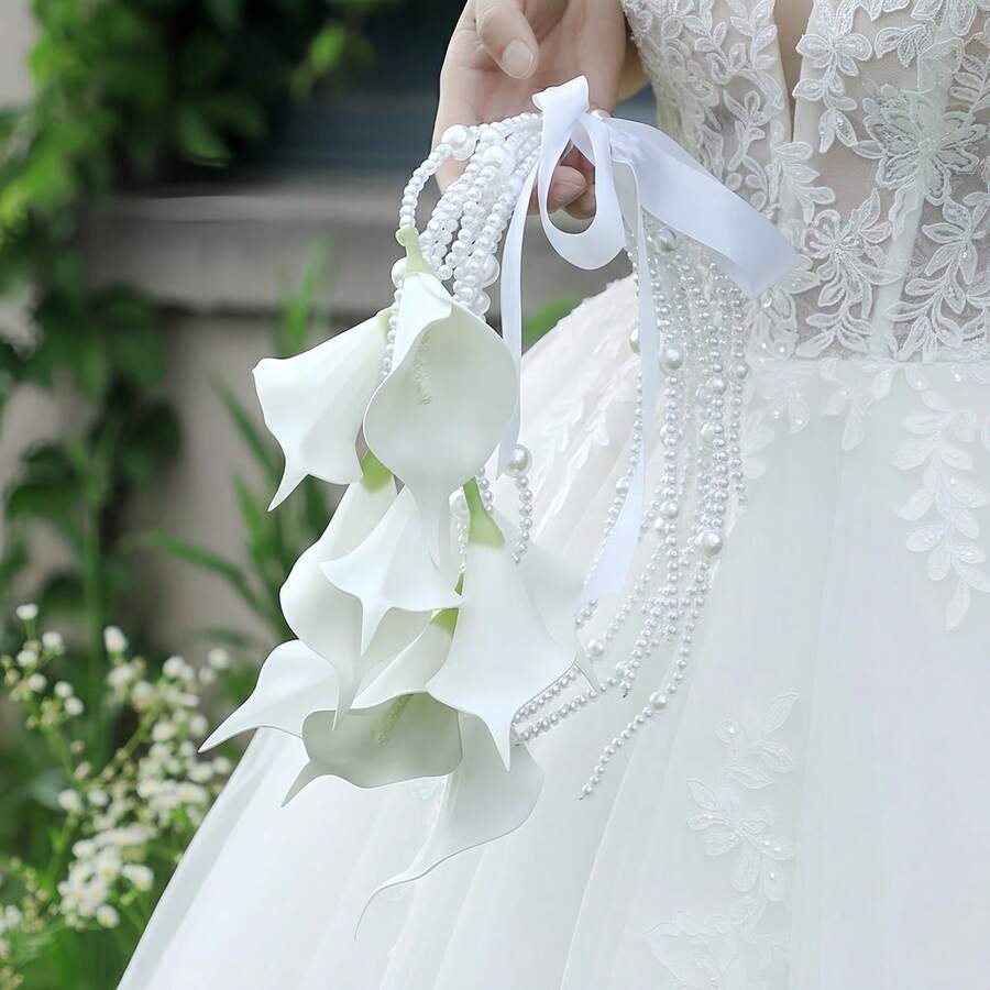 European Style Waterfall Bridal Bouquet With Calla Lily & Pearl Chain Elegant Handheld Flower Arrangement For Wedding, Bridal Photography & Wedding Decor - Hoa loa kèn trắng - Xem 1