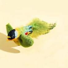 逼真的猫玩具，带有鸣叫声的毛绒羽毛猫玩具 - 手工制作的人造羽毛猫玩具，内置口哨和触摸传感器，无需电池的智能感应互动毛绒鸟玩具，耐用的羽毛可刺激狩猎本能，悬挂式鸟玩具，适合单独玩耍和狩猎乐趣，适合所有品种，互动式猫玩具，宠物娱乐设计，吸引宠物活动，无需电池