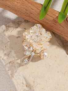 Weiße Blattblumenbrosche