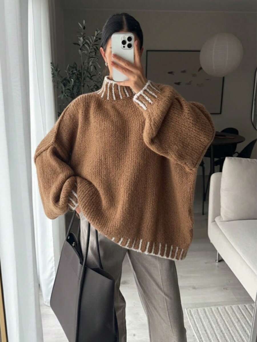 Pulôver feminino chique com gola alta e detalhe contrastante, manga comprida, canelado, solto, comprimento regular com leve elasticidade - Castanho - Ver 1