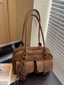 Die braune Version ist eine stilvolle, klassische und vielseitige Tasche aus Wildleder, mit mehreren Taschen, einer Schultasche, einer Umhängetasche, Anhängerdekoration, geeignet für Reisen, Einkaufen, Pendeln, Partys, Dates und Silvester-Outfits.