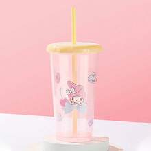 Miniso 4件套三丽鸥卡通人物系列塑料吸管杯。容量高达520毫升（17.58盎司），采用塑料材质。杯身印有经典卡通人物图案（4种设计）。 - 彩色 - 查看 8