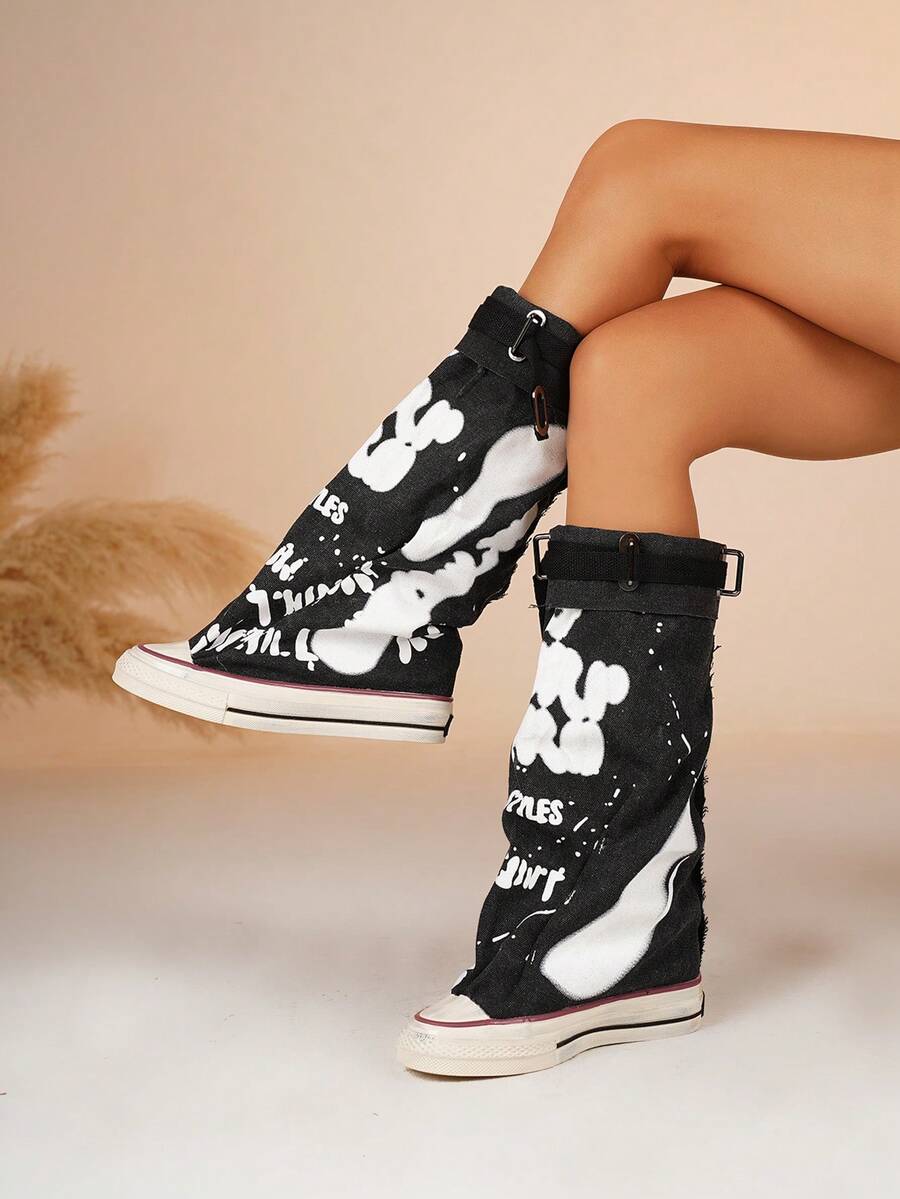 Fall/Winter Women's New Casual Black Stacked Canvas Boots, Buckle Decor Niche Design Cool Graffiti Canvas High-Top Sneakers, Round Toe Thick Sole Leg Warmers Boots, Punk, Ultra-Modern Academy Style Street Fashion Personalized Riding Boots, Suitable For All Seasons, Leg Warmers Mid-Calf Boots - Black - View 1