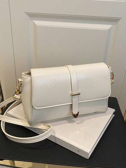 حقيبة كروس بودي مربعة صغيرة من الجلد الناعم أحادية اللون بتصميم بسيط وعصري