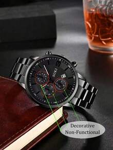 时尚男士石英表套装，带日历功能，锌合金表壳和表带，圆形表盘，电子机芯，指针显示，包含吊坠项链、手链和戒指。是理想的生日礼物，适合日常佩戴，也适合生日、派对、节日聚会等场合，送给自己或朋友都很合适。不含包装盒。