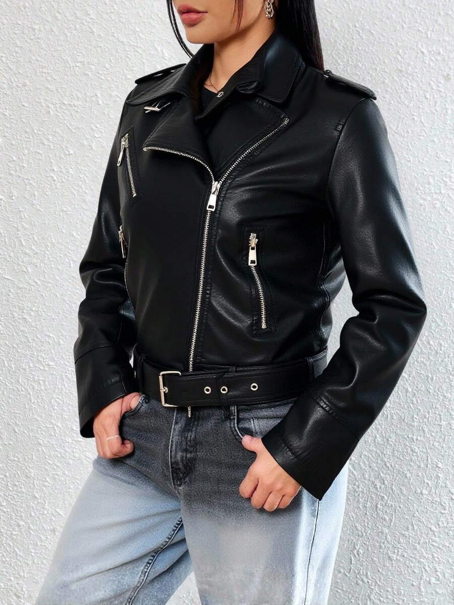 Chaqueta de cuero sintético estilo motera, diseño con cinturón y múltiples cierres, tejido estructurado y con textura, audaz, moderna y versátil. - Negro - Ver 1